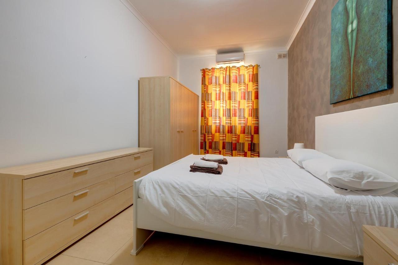 Modern 2 Bedroom Maisonette In Central Sliema Exteriör bild