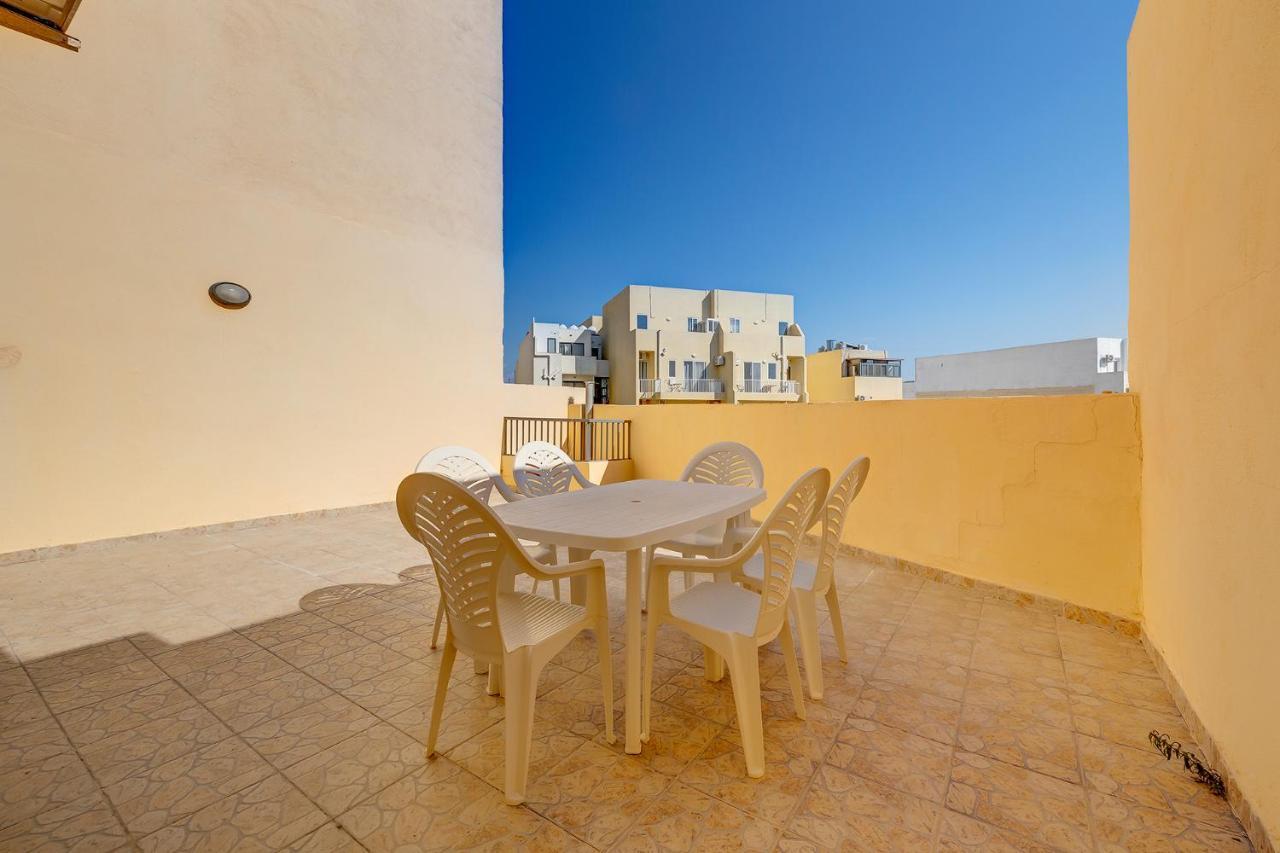 Modern 2 Bedroom Maisonette In Central Sliema Exteriör bild