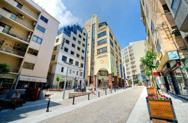 Modern 2 Bedroom Maisonette In Central Sliema Exteriör bild